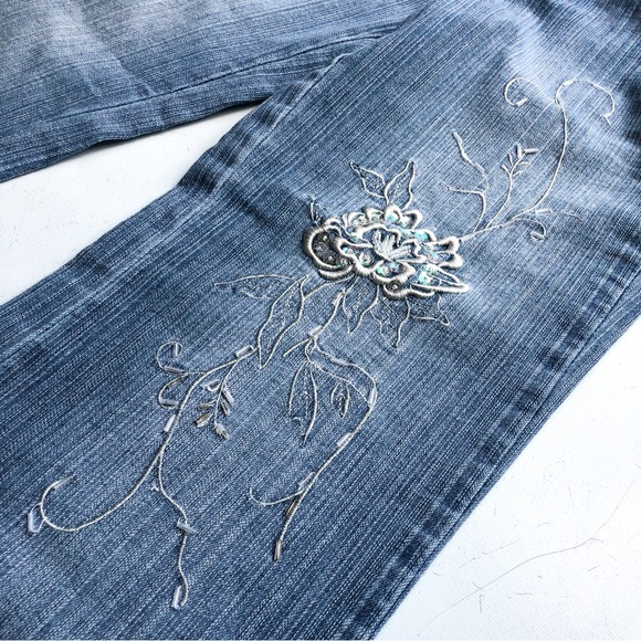 Vintage Boho 90s Rare Flare Jeans with Flower Embroidery Low Rise Size 28 - Picture 2 of 7